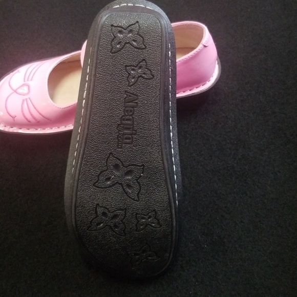 Little Girls Pink Patent Kitty Mary Jane Shoes - Picture 4 of 4